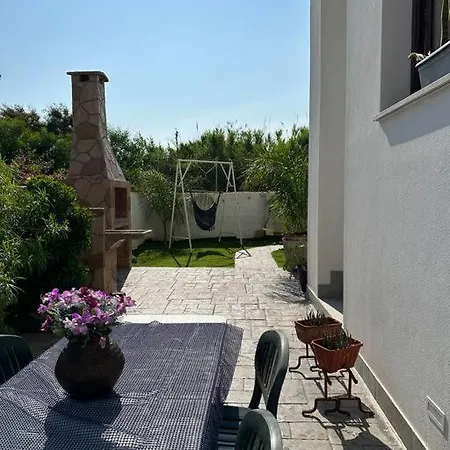 Lamarticata-likeshome Garden Apartment *